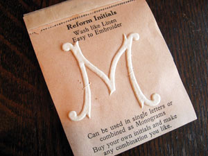 イニシャル　ペーパーモノグラムM写真