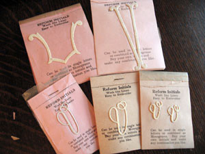 イニシャル　ペーパー　モノグラムVのグループ写真